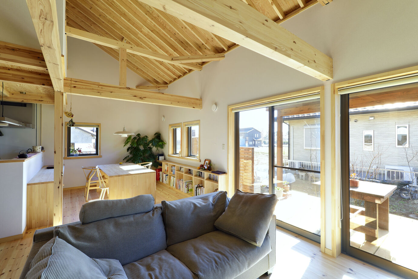 BAUHOUSE -住まい設計工房バウハウス- 【アトリエ/土間/42坪/間取り図】平屋風の味わいあるガレージハウスで、愛犬との暮らしを愉しむの建築実例画像3