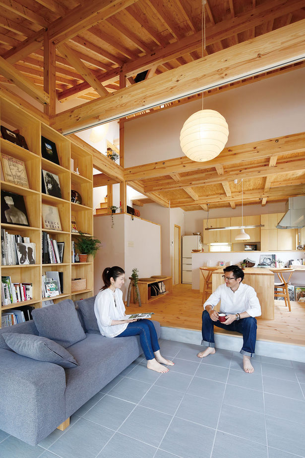 BAUHOUSE -住まい設計工房バウハウス- 【吹抜け/土間/39坪/間取り図】土間リビング、バイクガレージのある大屋根の家の建築実例画像2