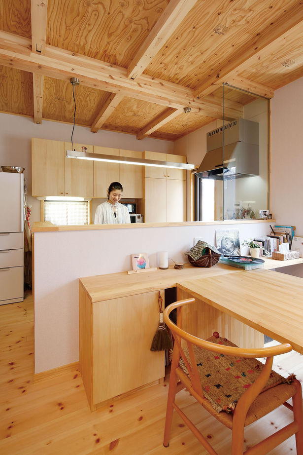 BAUHOUSE -住まい設計工房バウハウス- 【吹抜け/土間/39坪/間取り図】土間リビング、バイクガレージのある大屋根の家の建築実例画像6