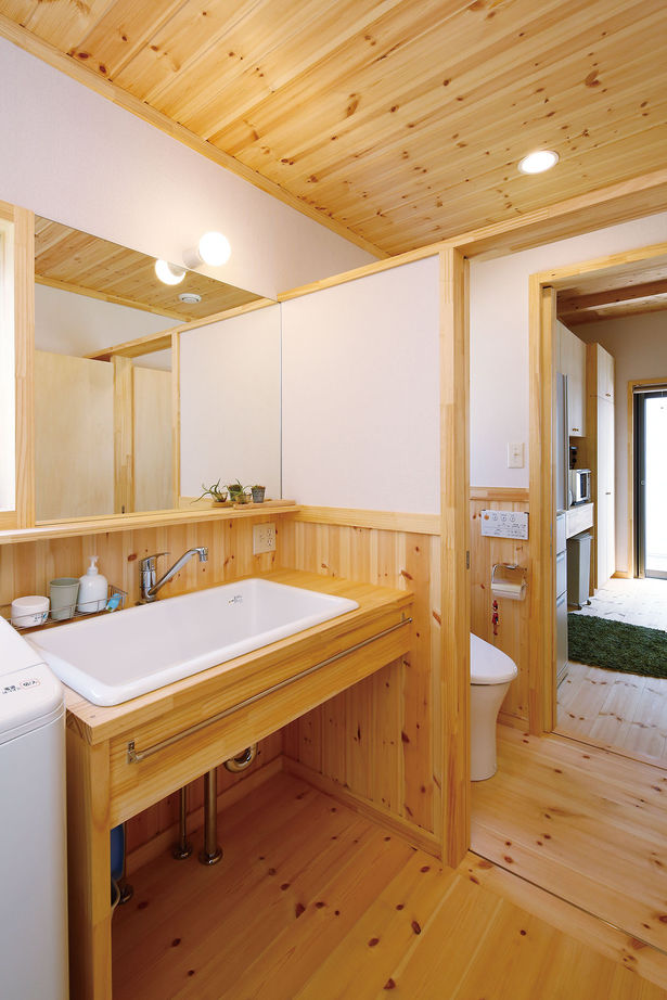 BAUHOUSE -住まい設計工房バウハウス- 【吹抜け/土間/39坪/間取り図】土間リビング、バイクガレージのある大屋根の家の建築実例画像7