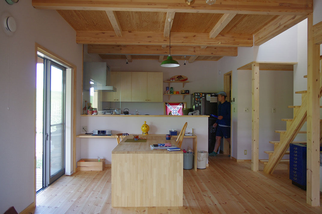 BAUHOUSE -住まい設計工房バウハウス- 【ガレージ/土間/平屋風/35坪/間取り図】薪ストーブ1台で床暖房なしで過ごせる子育ての住まいの建築実例画像3