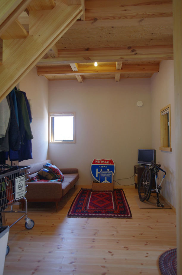 BAUHOUSE -住まい設計工房バウハウス- 【ガレージ/土間/平屋風/35坪/間取り図】薪ストーブ1台で床暖房なしで過ごせる子育ての住まいの建築実例画像7