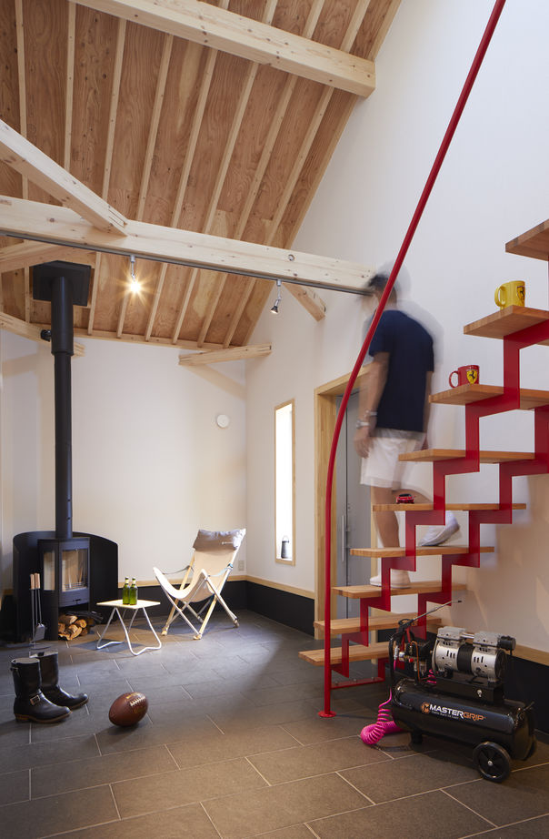 BAUHOUSE -住まい設計工房バウハウス- 【2階建て/吹抜け/ガレージハウス/37坪/間取り図】3台の愛車と共に遊びのつまった趣味空間の建築実例画像2