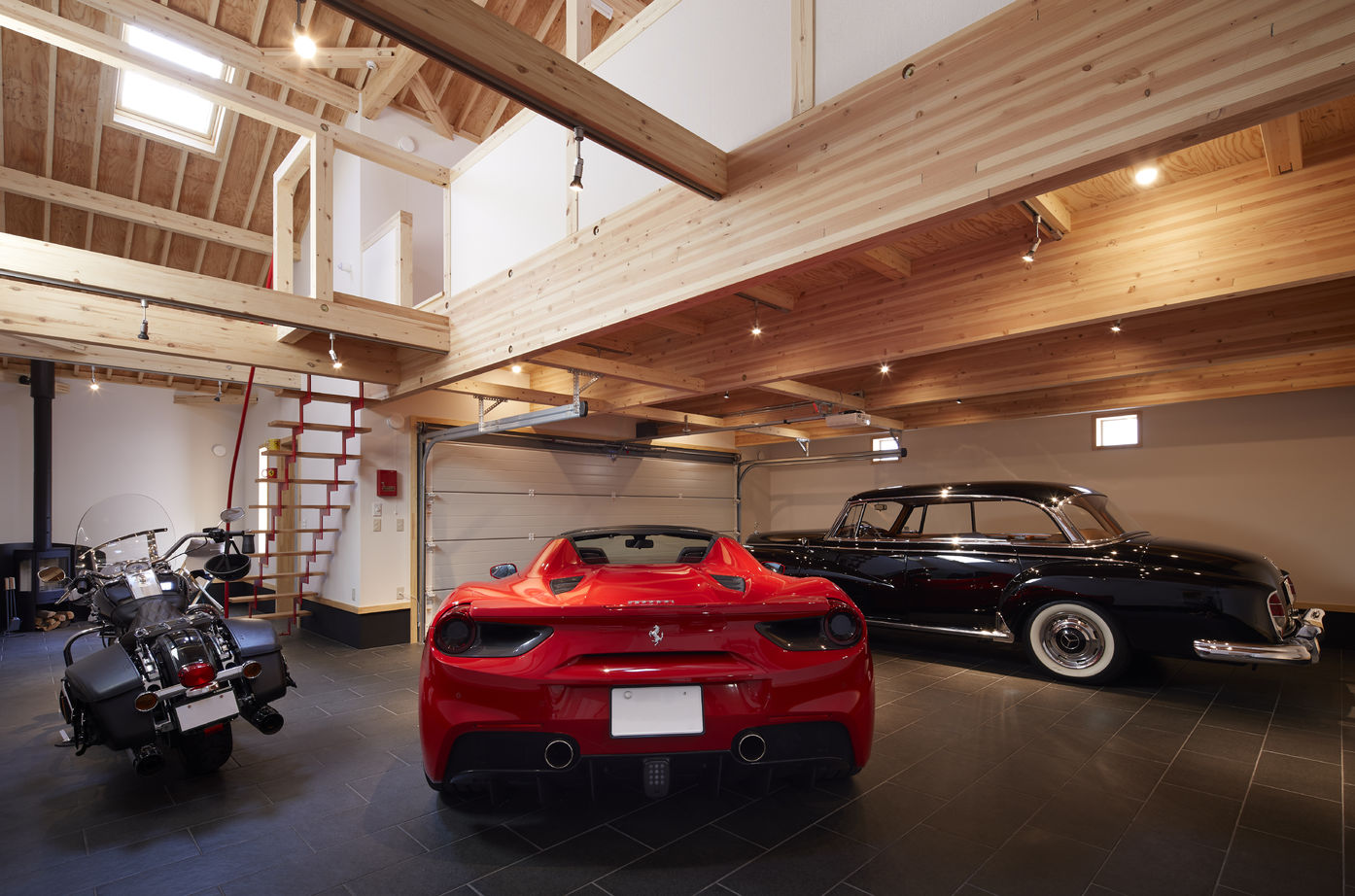 BAUHOUSE -住まい設計工房バウハウス- 【2階建て/吹抜け/ガレージハウス/37坪/間取り図】3台の愛車と共に遊びのつまった趣味空間の建築実例画像3