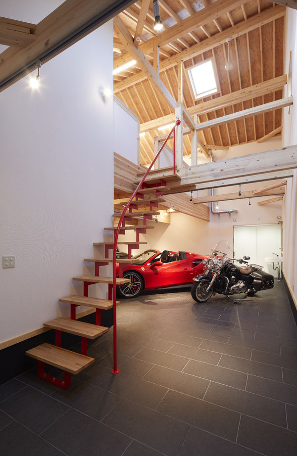 BAUHOUSE -住まい設計工房バウハウス- 【2階建て/吹抜け/ガレージハウス/37坪/間取り図】3台の愛車と共に遊びのつまった趣味空間の建築実例画像5
