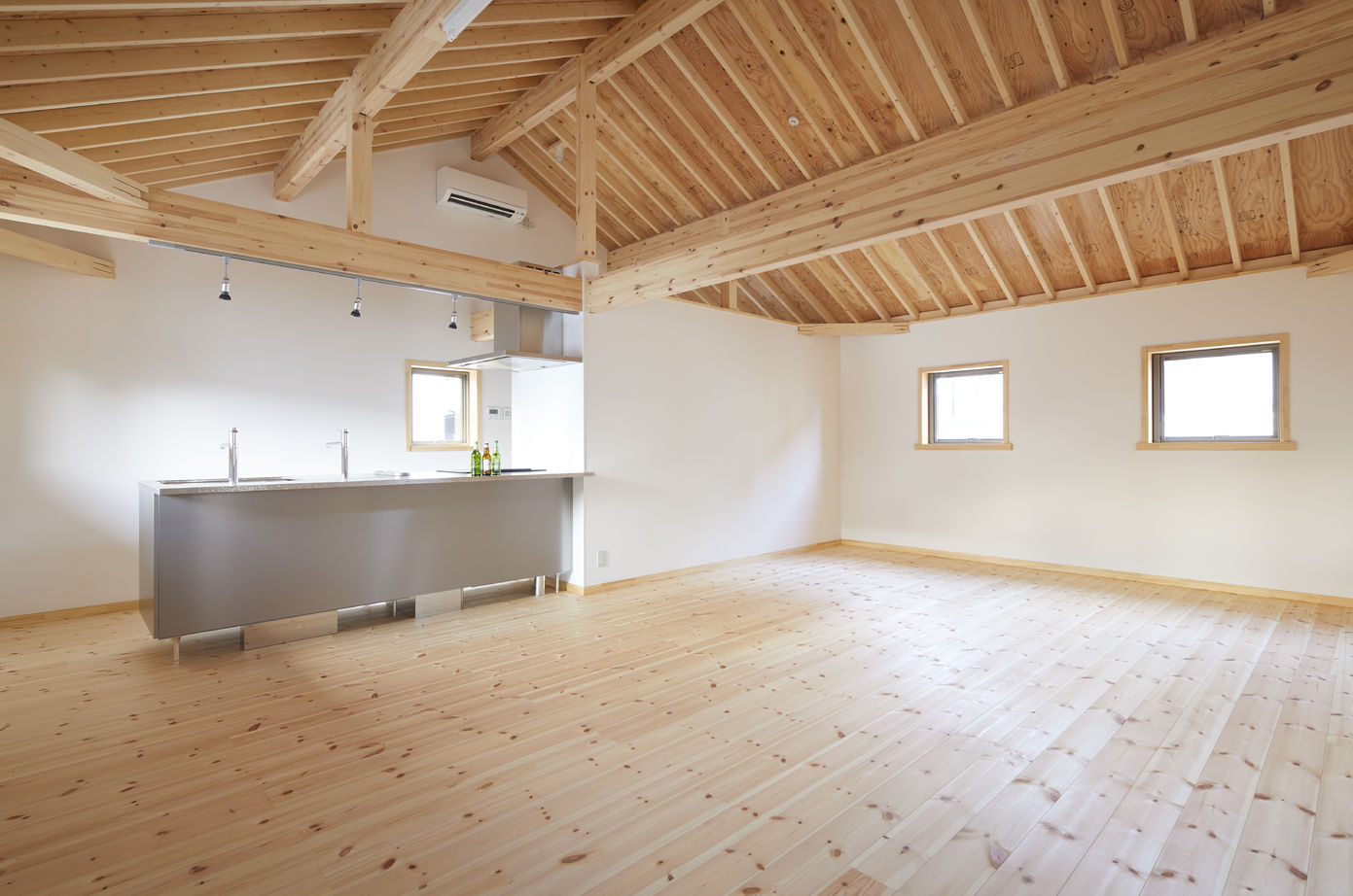 BAUHOUSE -住まい設計工房バウハウス- 【2階建て/吹抜け/ガレージハウス/37坪/間取り図】3台の愛車と共に遊びのつまった趣味空間の建築実例画像6