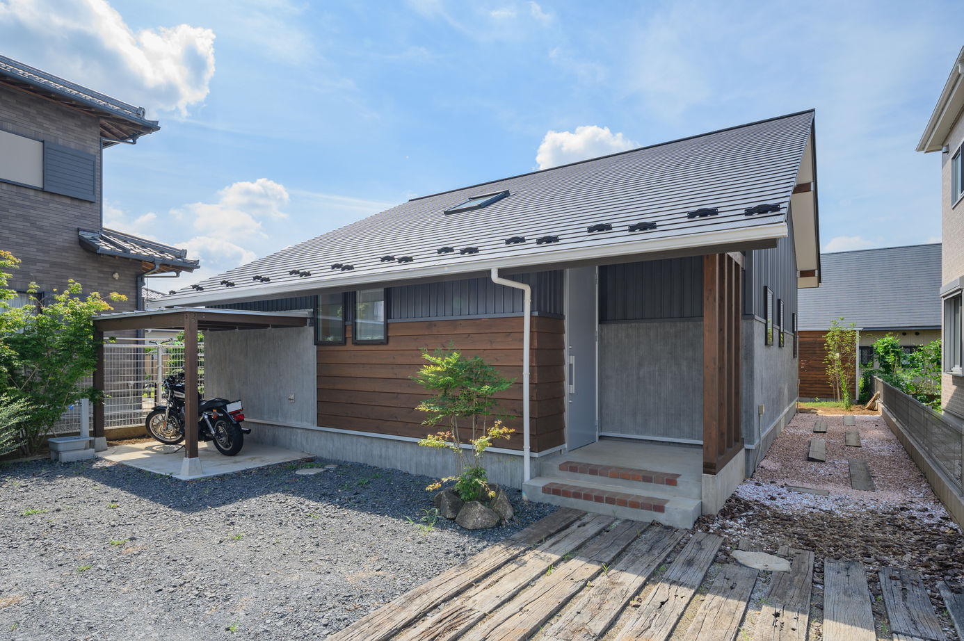 BAUHOUSE -住まい設計工房バウハウス- 【2階建て/家庭菜園/35坪/間取り図】子育て世代の「住・食・遊・育」を備えている平屋風の住まいの建築実例画像2