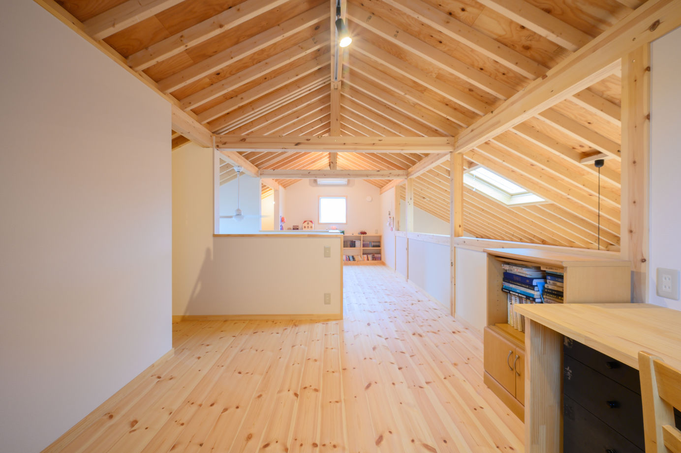 BAUHOUSE -住まい設計工房バウハウス- 【2階建て/家庭菜園/35坪/間取り図】子育て世代の「住・食・遊・育」を備えている平屋風の住まいの建築実例画像9