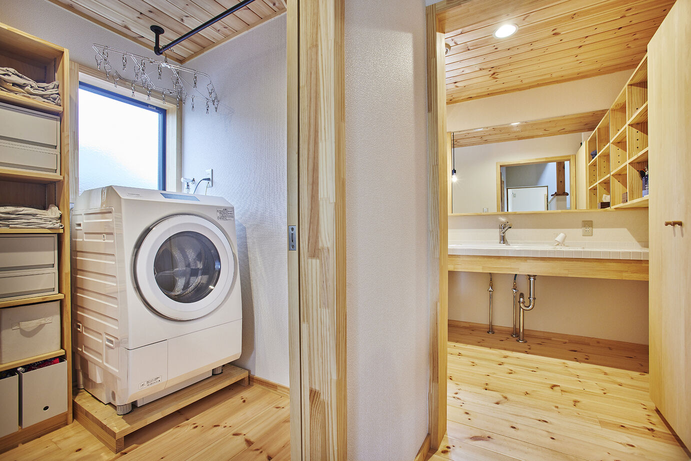 BAUHOUSE -住まい設計工房バウハウス- 【平屋風/ガレージ/檜風呂/54坪/間取り図】余暇を心から愉しむ家。時を経てもすたれないデザインの建築実例画像5