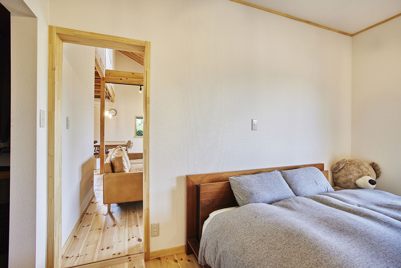 BAUHOUSE -住まい設計工房バウハウス- 【平屋風/ガレージ/檜風呂/54坪/間取り図】余暇を心から愉しむ家。時を経てもすたれないデザインの建築実例画像7