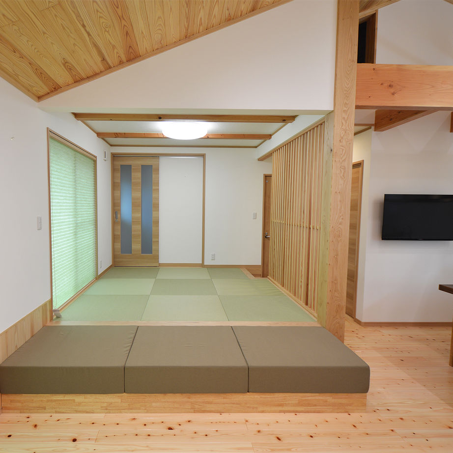 坂本工務店 【福山市／平屋／24.5坪／勾配天井】杉の羽目板を張った勾配天井で開放的な暮らしの平屋の建築実例画像3