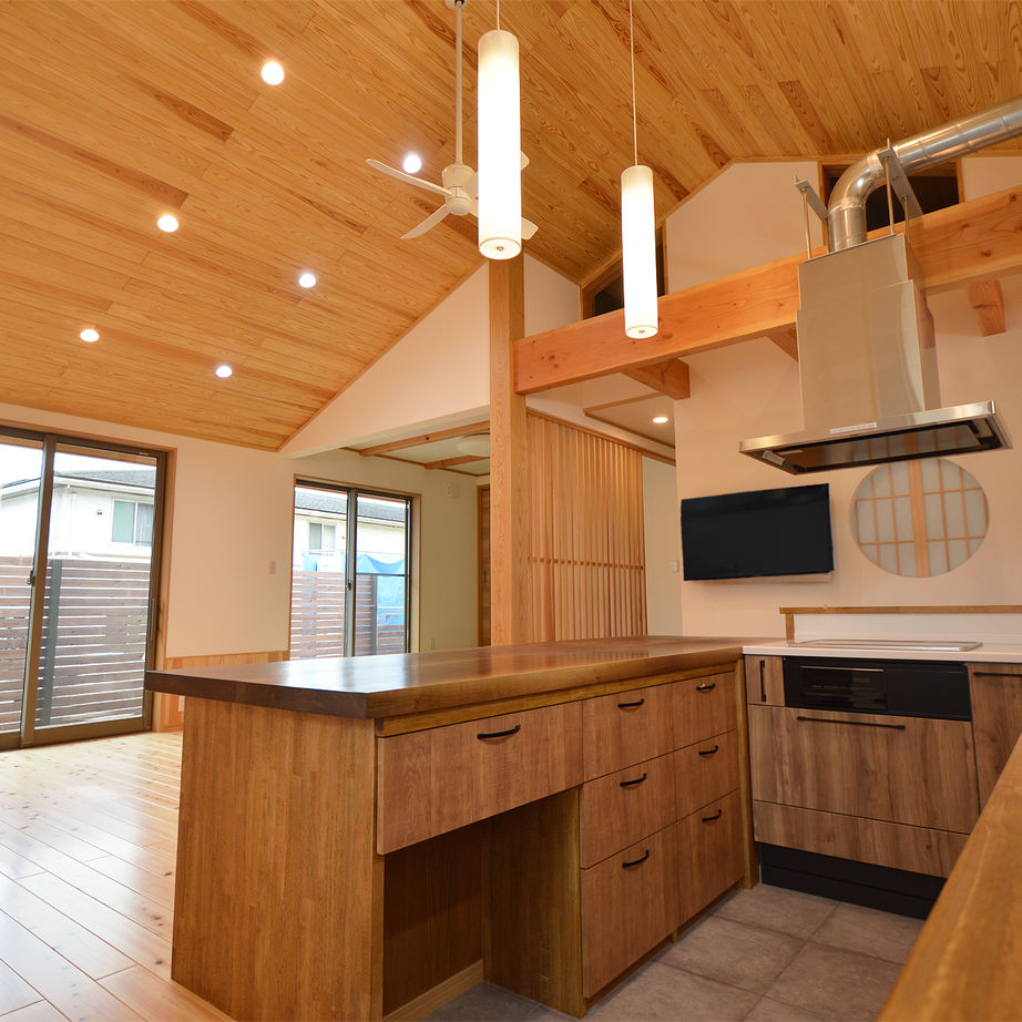 坂本工務店 【福山市／平屋／24.5坪／勾配天井】杉の羽目板を張った勾配天井で開放的な暮らしの平屋の建築実例画像4