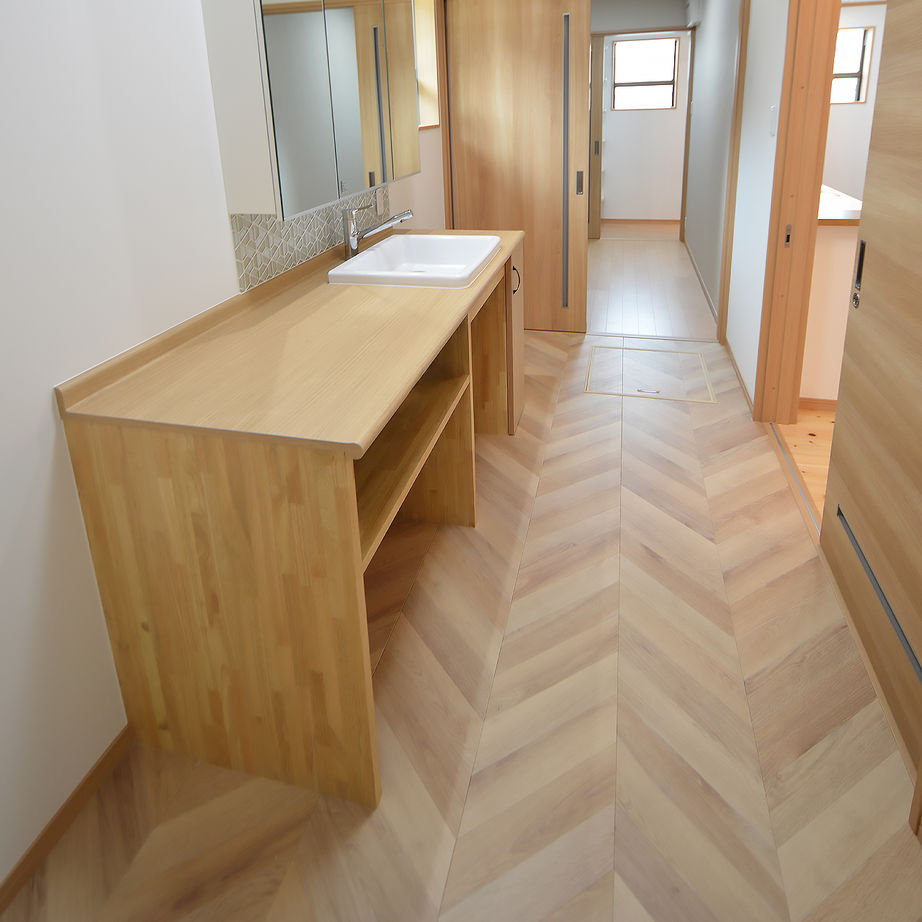 坂本工務店 【福山市／平屋／24.5坪／勾配天井】杉の羽目板を張った勾配天井で開放的な暮らしの平屋の建築実例画像5