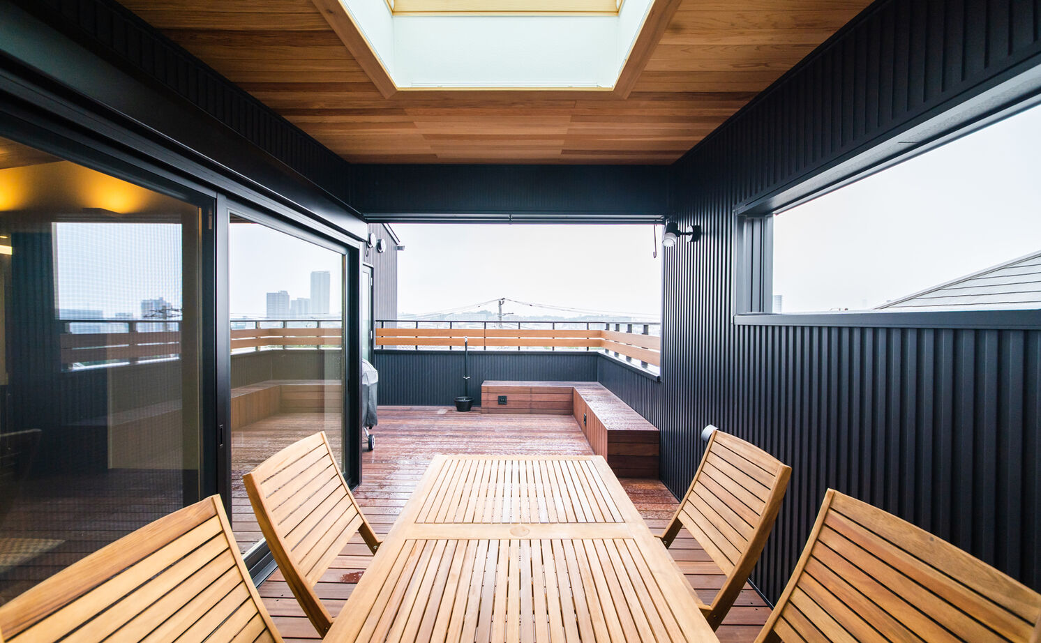 一級建築士事務所　タイセーハウジング 【横浜市神奈川区/ビルトインガレージ/間取り図有】遊び心満載な空間作り。囲炉裏がある3階建て二世帯住宅の建築実例画像4