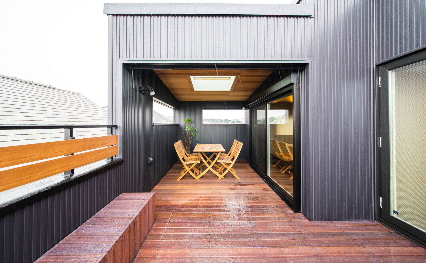 一級建築士事務所　タイセーハウジング 【横浜市神奈川区/ビルトインガレージ/間取り図有】遊び心満載な空間作り。囲炉裏がある3階建て二世帯住宅の建築実例画像6