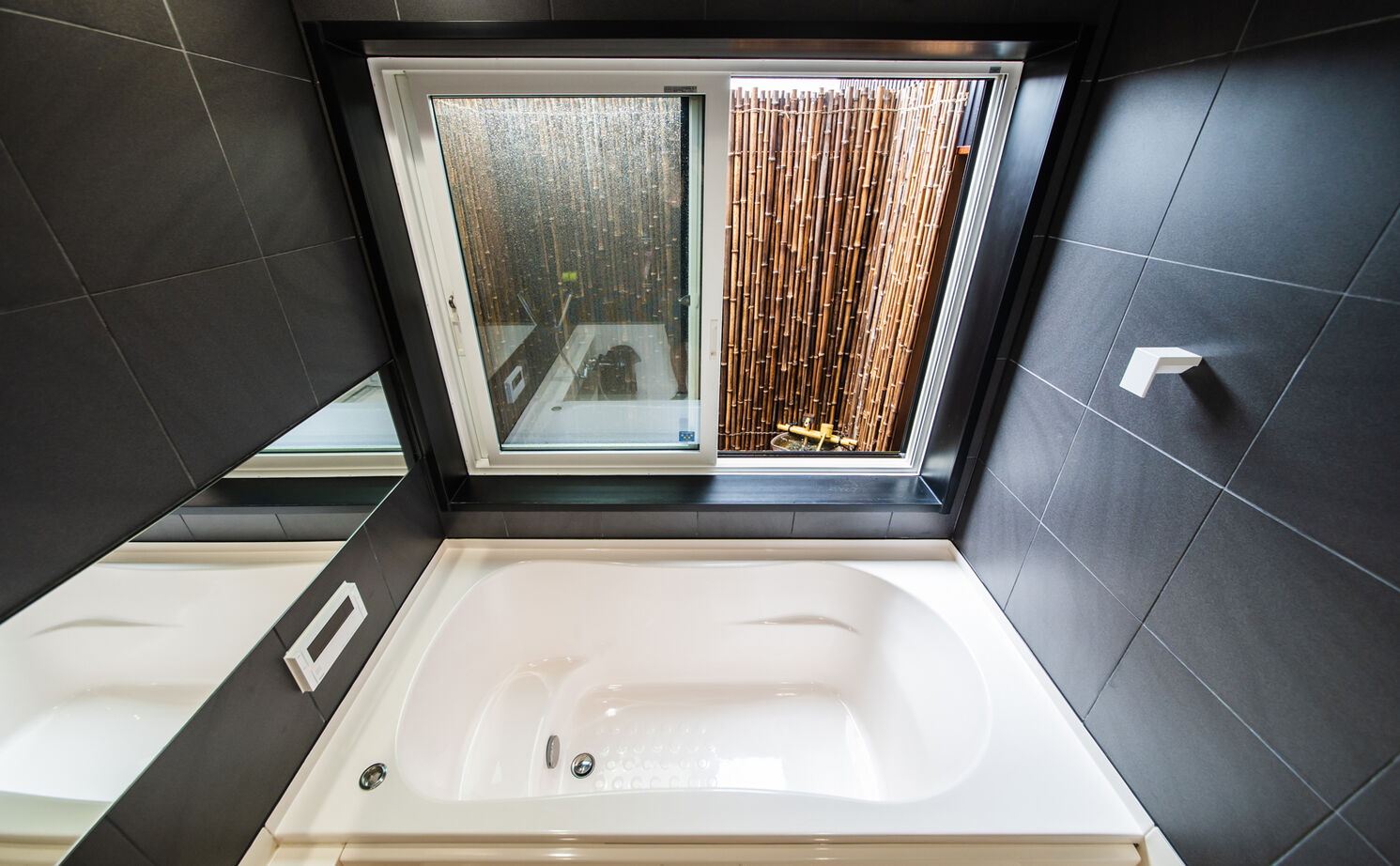 一級建築士事務所　タイセーハウジング 【横浜市神奈川区/ビルトインガレージ/間取り図有】遊び心満載な空間作り。囲炉裏がある3階建て二世帯住宅の建築実例画像11