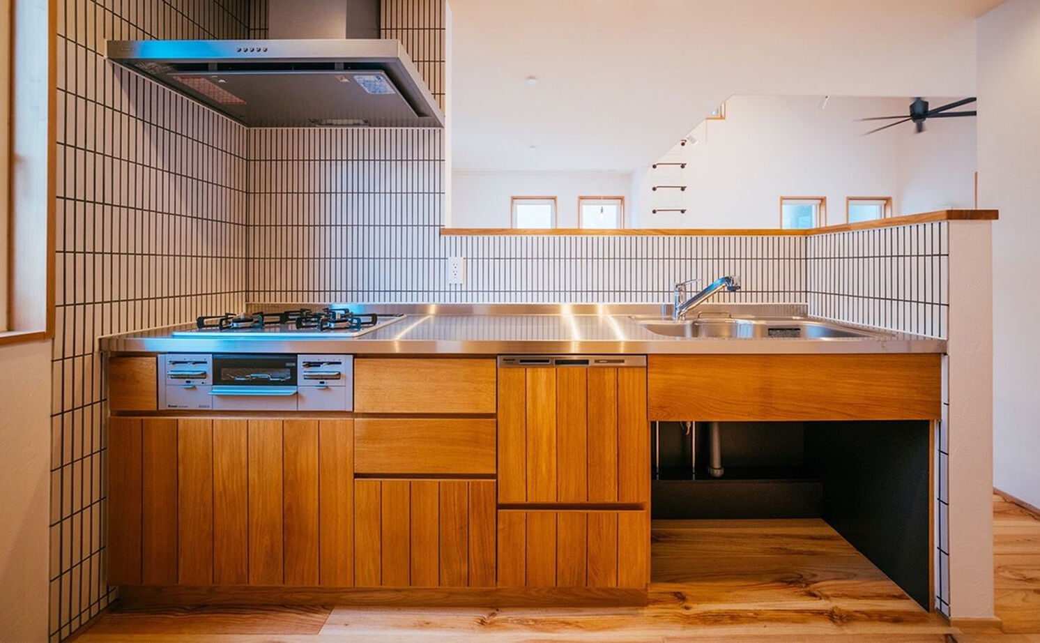 一級建築士事務所　タイセーハウジング 【世田谷区/2000万円台/狭小変形地/約28坪/間取り図】自然素材で建てる天井高3.5mのゆったりLDKの家の建築実例画像4