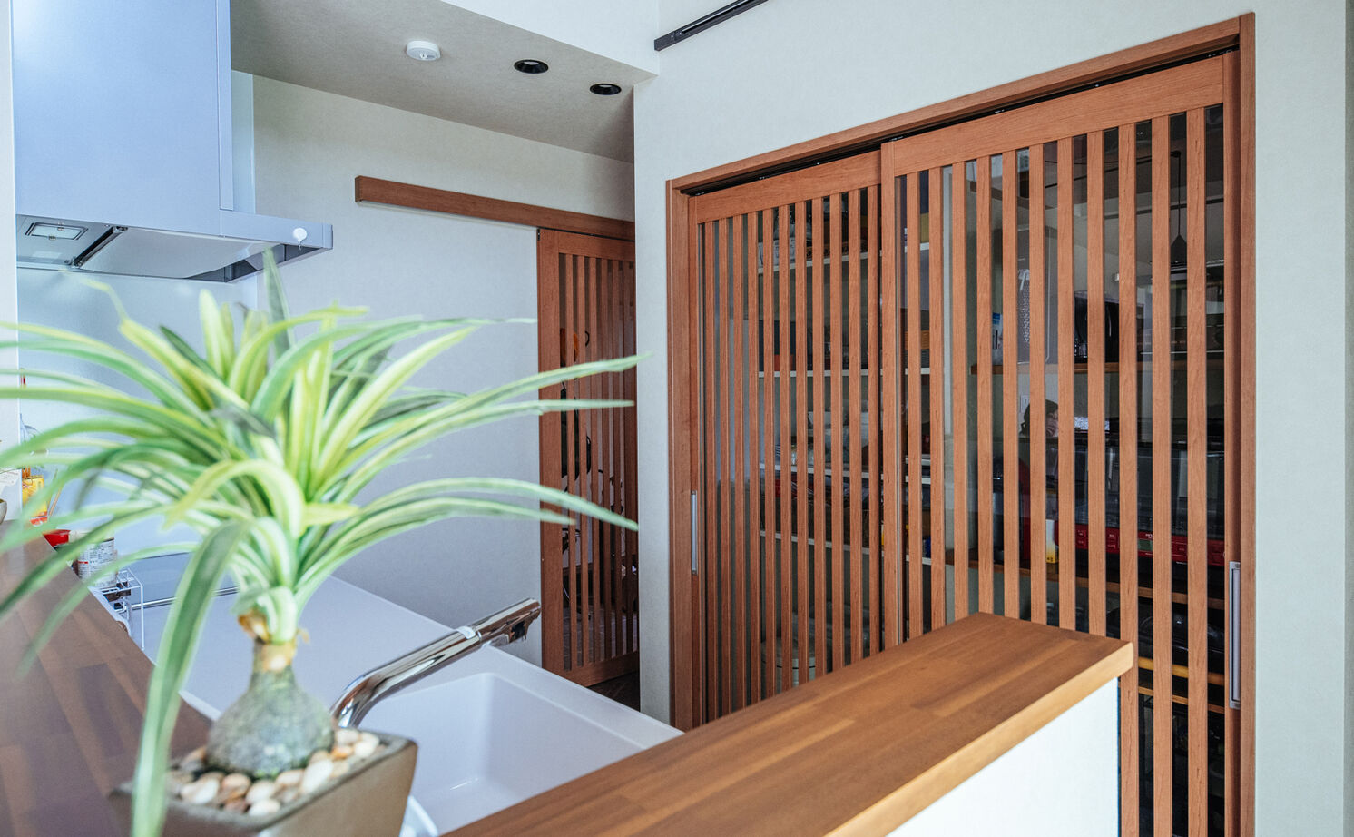 一級建築士事務所　タイセーハウジング 【厚木市/ウッドデッキ/3LDK/間取り図】暮らしに沿った帰宅動線に家と外とを繋ぐスクエアデザインの家の建築実例画像8