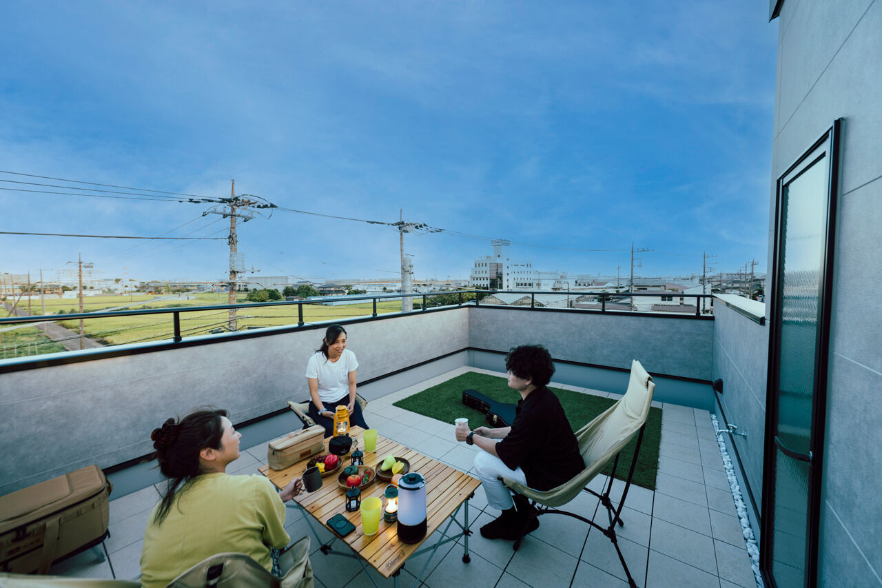 一級建築士事務所　タイセーハウジング 【神奈川県厚木市／間取り図】仕事の息抜きに、休日の家族団らんに。田園風景を一望する屋上庭園の建築実例画像1