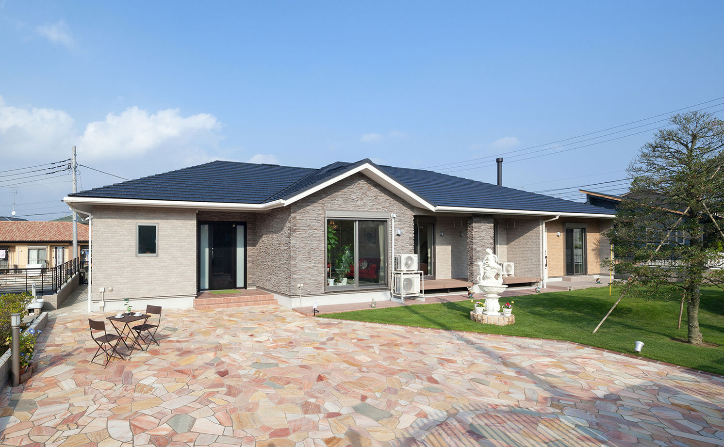 木下工務店 広々とした敷地に広がるラグジュアリーな平屋。贅沢な時を過ごす大人の住まいの建築実例画像1