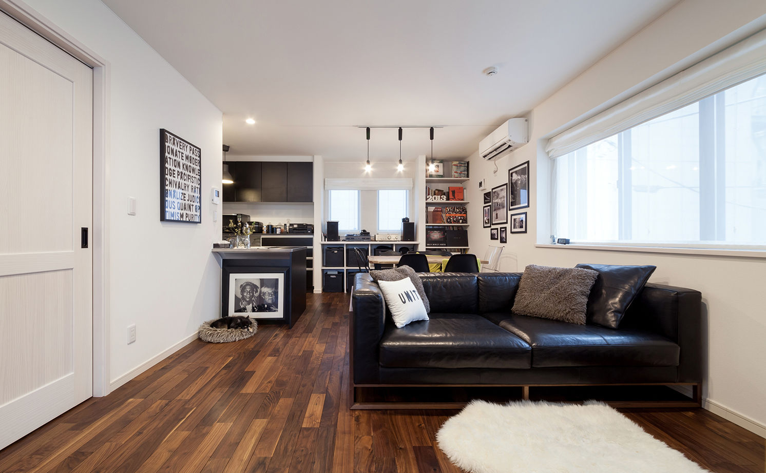 木下工務店 大きな吹き抜けのアトリエがある、モダンでクールな都心の二世帯・3階建ての建築実例画像3