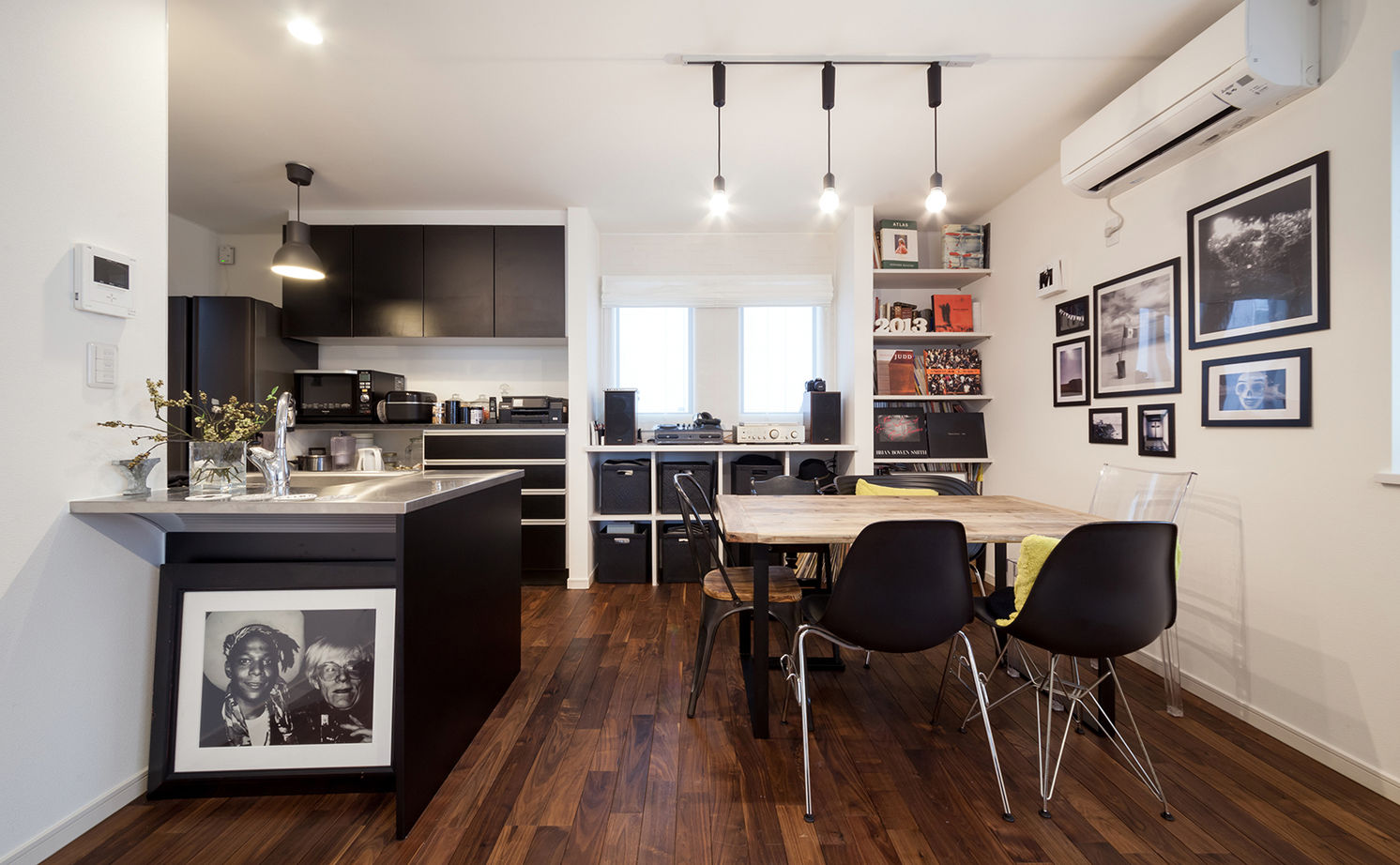 木下工務店 大きな吹き抜けのアトリエがある、モダンでクールな都心の二世帯・3階建ての建築実例画像4