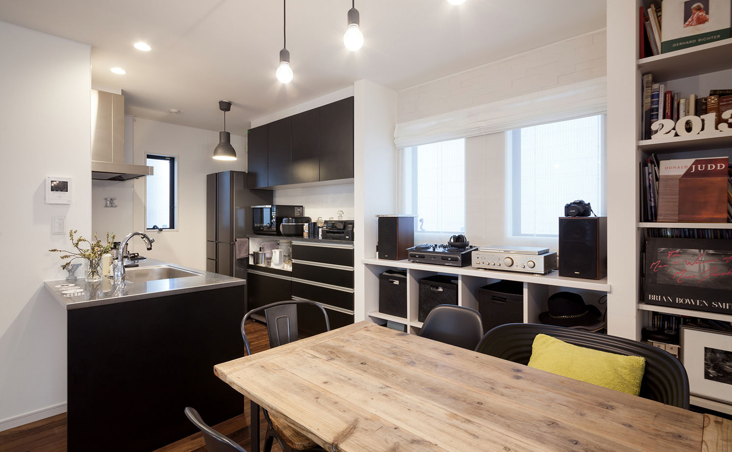 木下工務店 大きな吹き抜けのアトリエがある、モダンでクールな都心の二世帯・3階建ての建築実例画像5