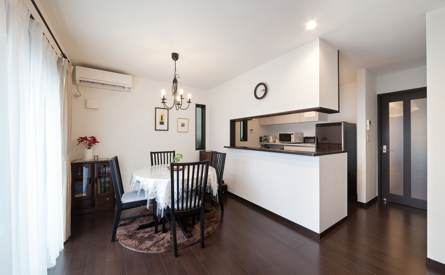 木下工務店 大きな吹き抜けのアトリエがある、モダンでクールな都心の二世帯・3階建ての建築実例画像8