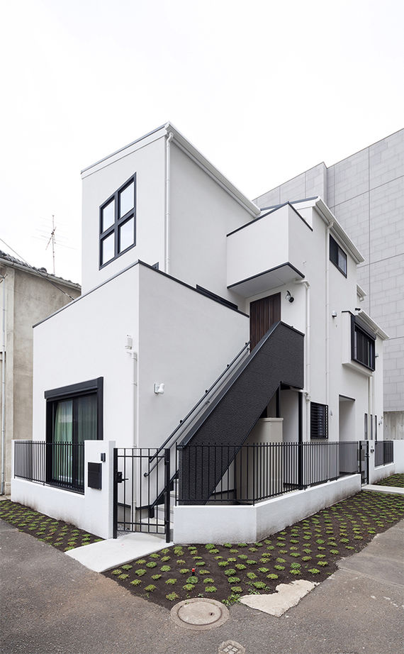 木下工務店 大きな吹き抜けのアトリエがある、モダンでクールな都心の二世帯・3階建ての建築実例画像11