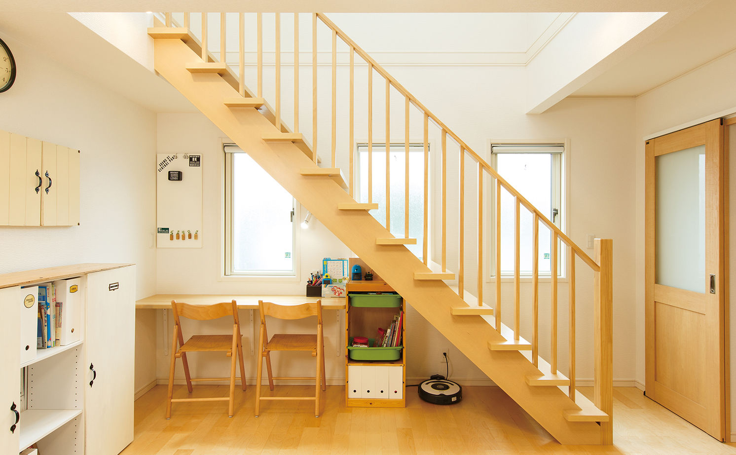 木下工務店 吹き抜けから家中に広がるやわらかな光。いきいきとした家族の気配を身近に感じながら暮らす家の建築実例画像4