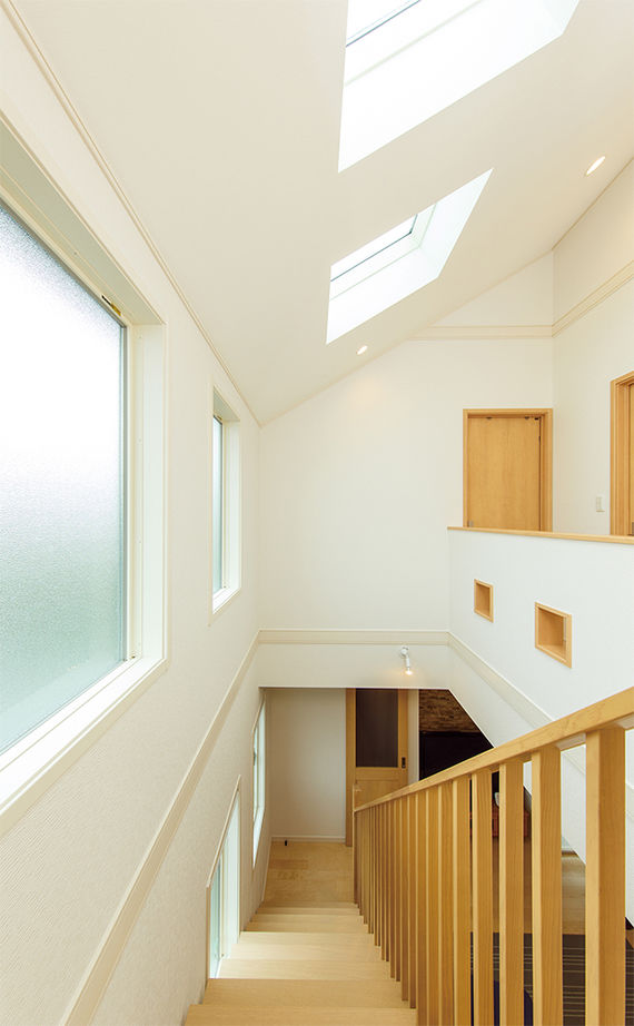 木下工務店 吹き抜けから家中に広がるやわらかな光。いきいきとした家族の気配を身近に感じながら暮らす家の建築実例画像6