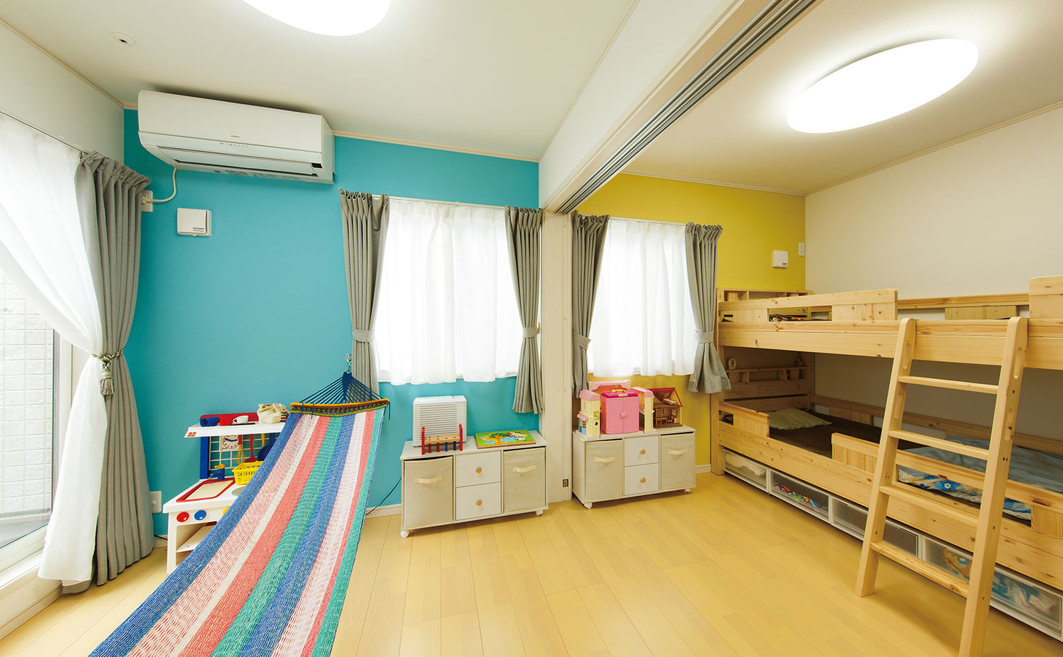 木下工務店 吹き抜けから家中に広がるやわらかな光。いきいきとした家族の気配を身近に感じながら暮らす家の建築実例画像8