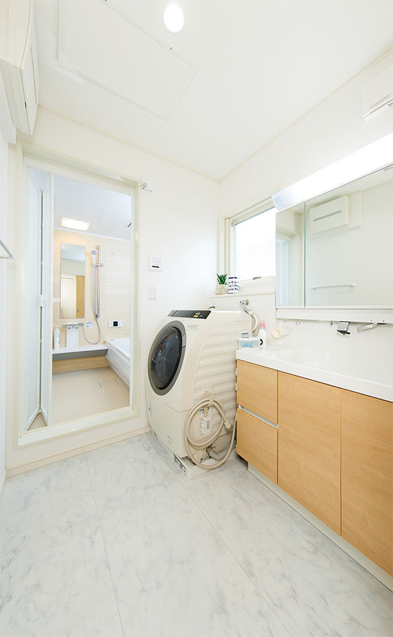 木下工務店 吹き抜けから家中に広がるやわらかな光。いきいきとした家族の気配を身近に感じながら暮らす家の建築実例画像9