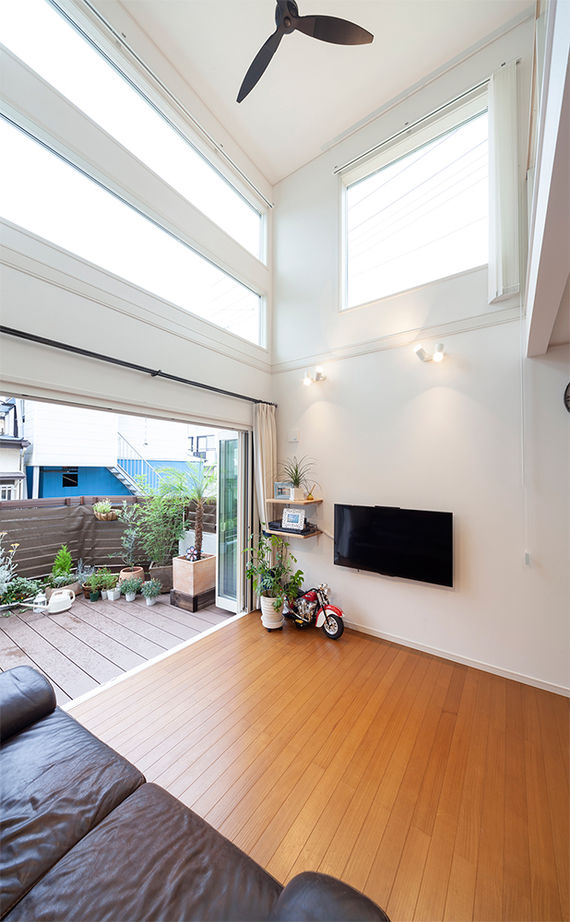 木下工務店 【2000万円~2499万円/30坪/間取り有】【千葉】自由設計が叶えた、ウッドデッキと吹き抜けリビングの開放感の建築実例画像2