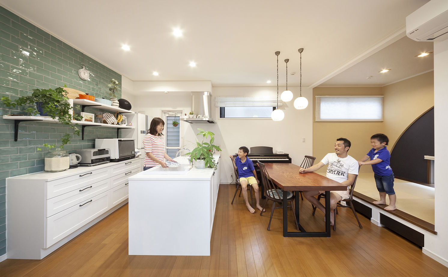 木下工務店 【2000万円~2499万円/30坪/間取り有】【千葉】自由設計が叶えた、ウッドデッキと吹き抜けリビングの開放感の建築実例画像6