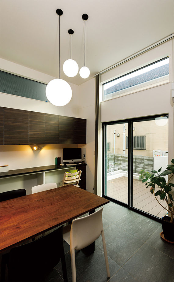 木下工務店 【3100万円/33坪/東京/アイランドキッチン】吹き抜けで明るくのびやかな空間 屋上や床下大収納のある住まいの建築実例画像4