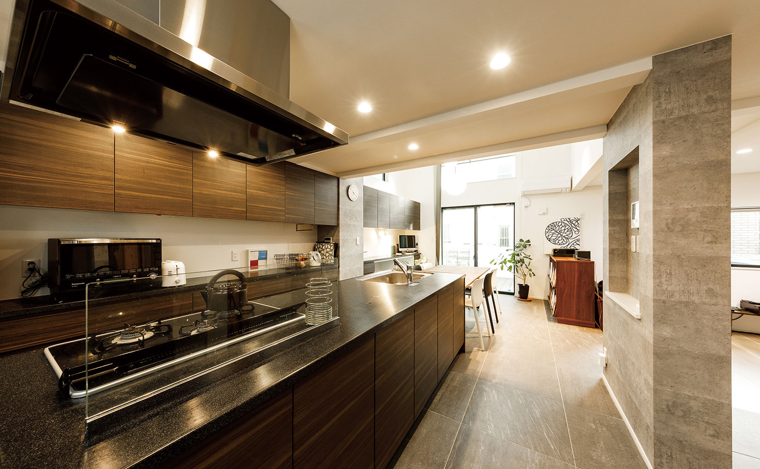 木下工務店 【3100万円/33坪/東京/アイランドキッチン】吹き抜けで明るくのびやかな空間 屋上や床下大収納のある住まいの建築実例画像5