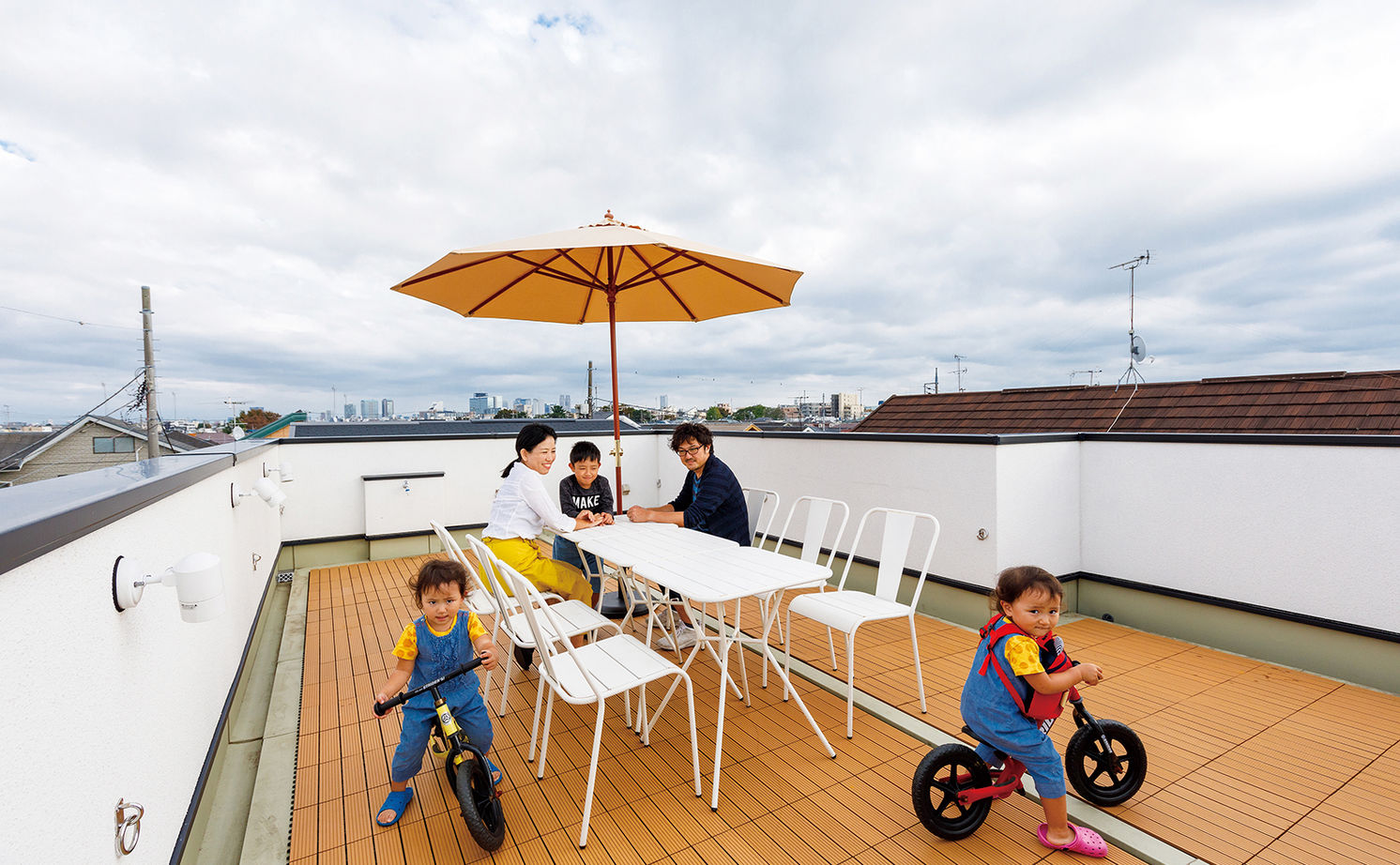 木下工務店 【3100万円/33坪/東京/アイランドキッチン】吹き抜けで明るくのびやかな空間 屋上や床下大収納のある住まいの建築実例画像13