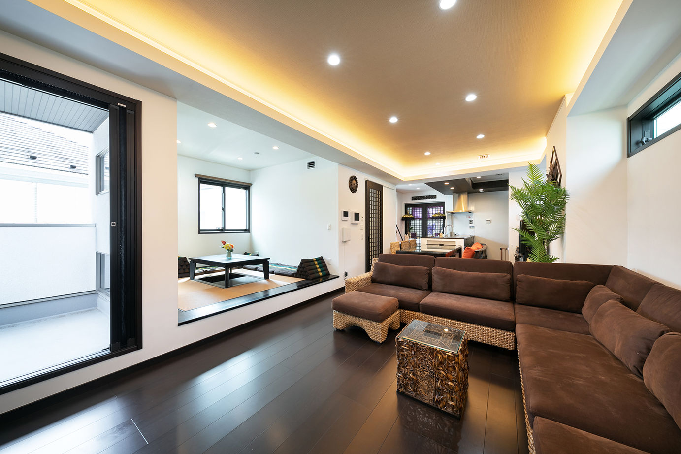 木下工務店 【ビルトインガレージ／アジアンテイスト／間取図有】家族の気配にやすらぐバリ風リゾートの住まいの建築実例画像6