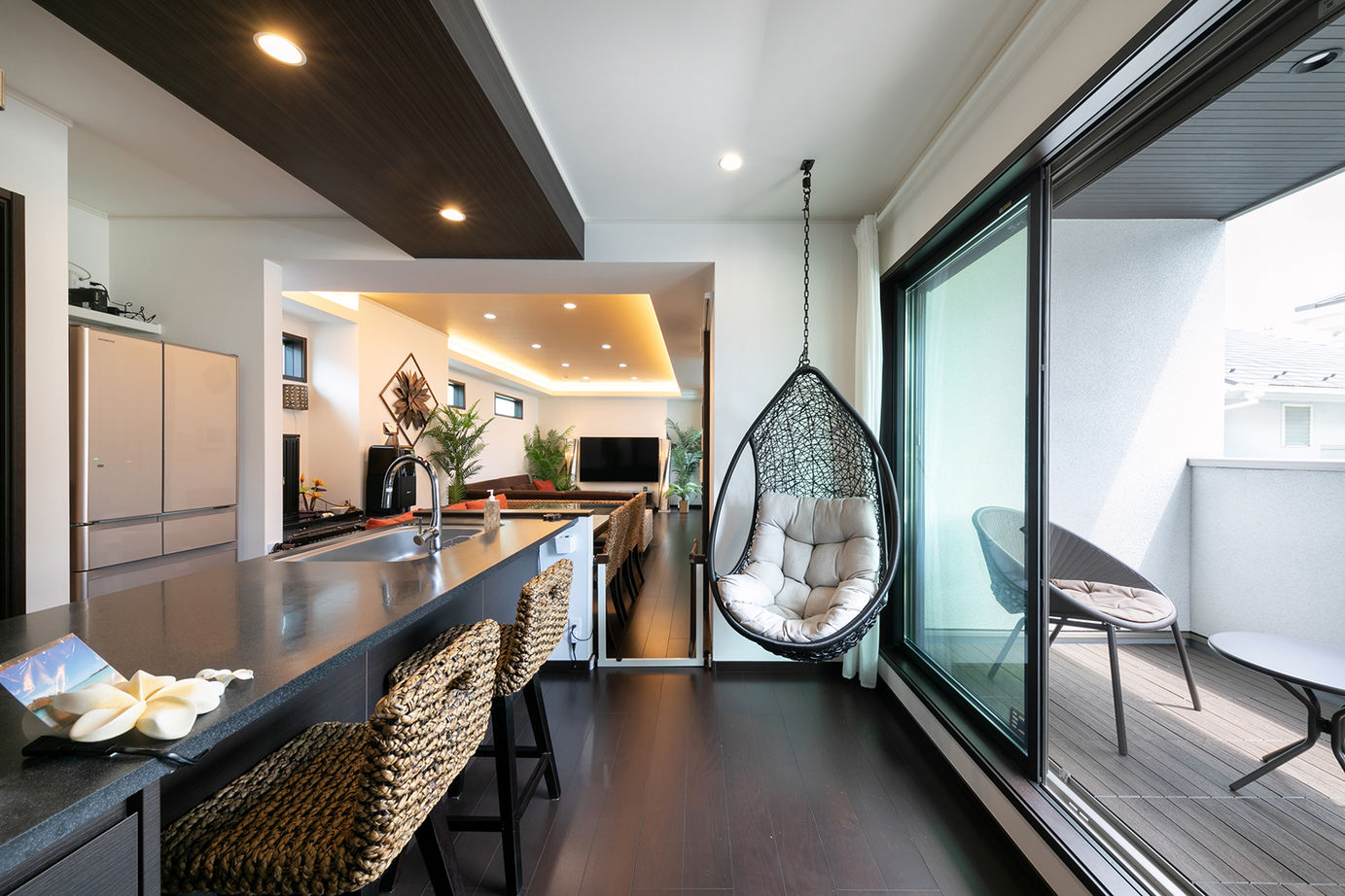 木下工務店 【ビルトインガレージ／アジアンテイスト／間取図有】家族の気配にやすらぐバリ風リゾートの住まいの建築実例画像7