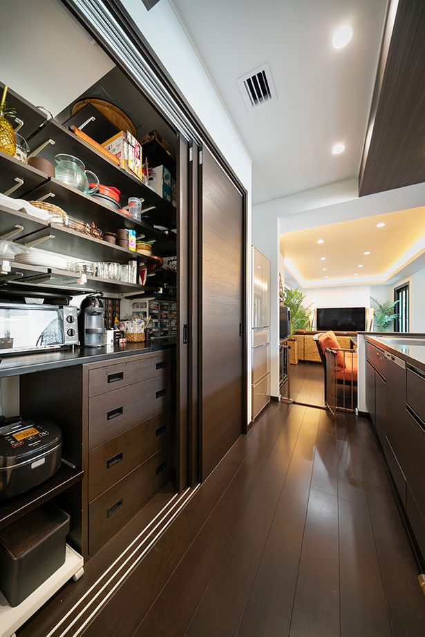 木下工務店 【ビルトインガレージ／アジアンテイスト／間取図有】家族の気配にやすらぐバリ風リゾートの住まいの建築実例画像8