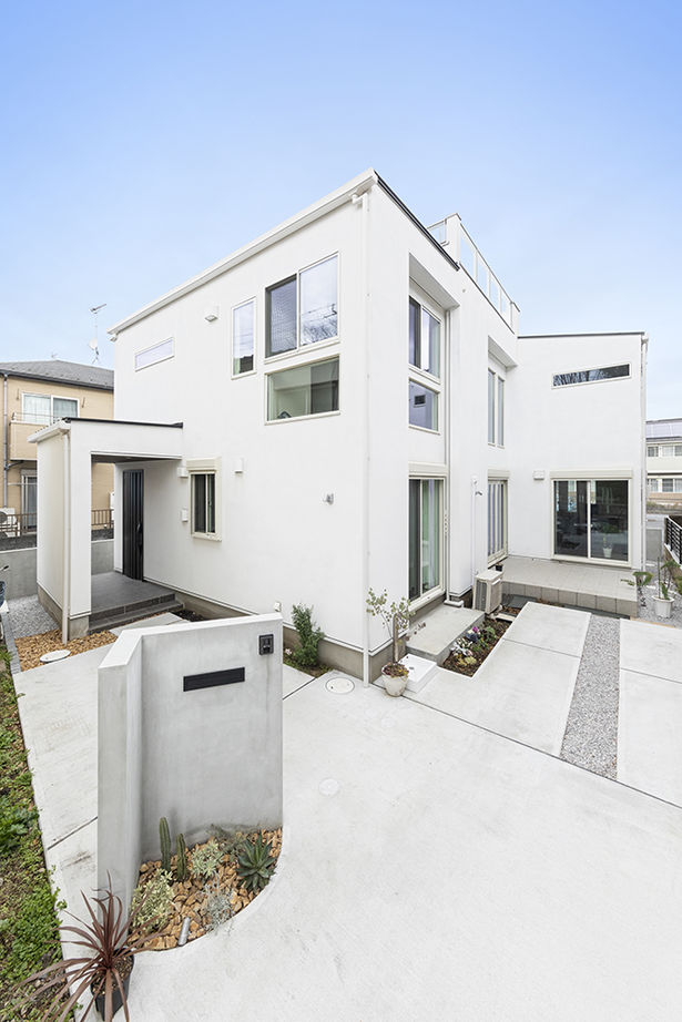 木下工務店 【吹抜／屋上／サンルーム／旗竿地／間取図有】ホテルを想わせる明るい大空間。開放感が生む家族のつながりの建築実例画像3