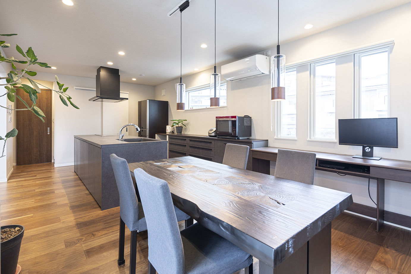 木下工務店 【吹抜／屋上／サンルーム／旗竿地／間取図有】ホテルを想わせる明るい大空間。開放感が生む家族のつながりの建築実例画像5