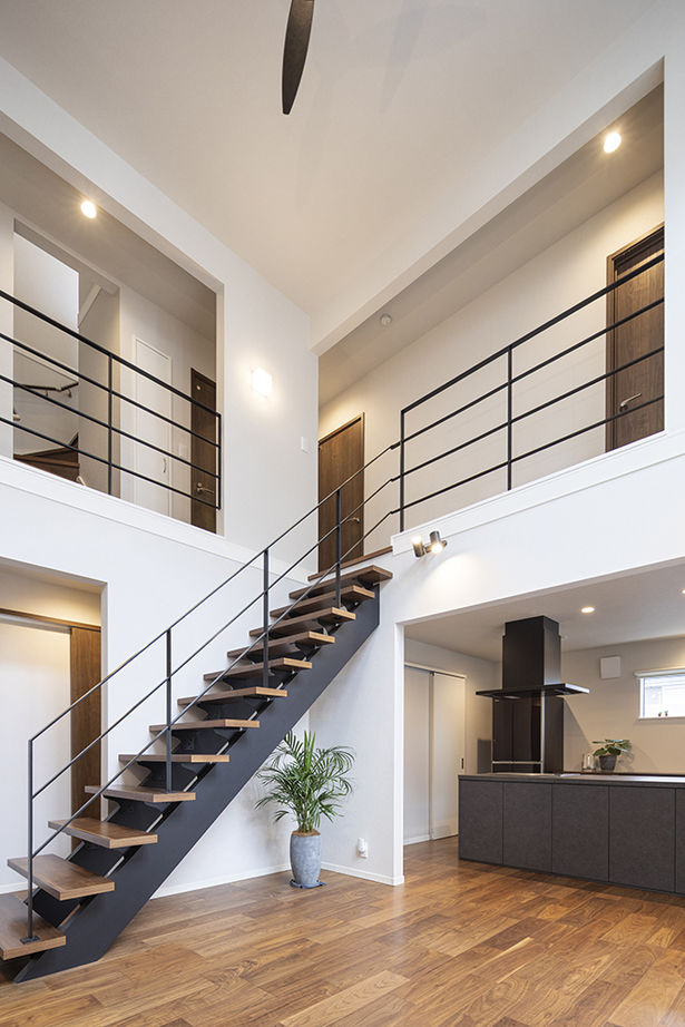 木下工務店 【吹抜／屋上／サンルーム／旗竿地／間取図有】ホテルを想わせる明るい大空間。開放感が生む家族のつながりの建築実例画像7