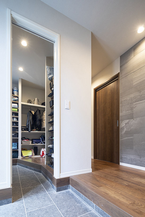 木下工務店 【吹抜／屋上／サンルーム／旗竿地／間取図有】ホテルを想わせる明るい大空間。開放感が生む家族のつながりの建築実例画像14