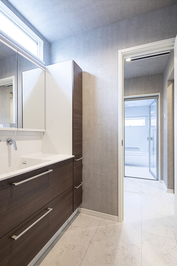 木下工務店 【吹抜／屋上／サンルーム／旗竿地／間取図有】ホテルを想わせる明るい大空間。開放感が生む家族のつながりの建築実例画像15