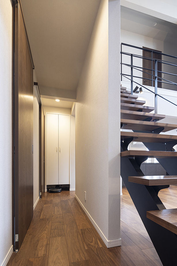 木下工務店 【吹抜／屋上／サンルーム／旗竿地／間取図有】ホテルを想わせる明るい大空間。開放感が生む家族のつながりの建築実例画像17