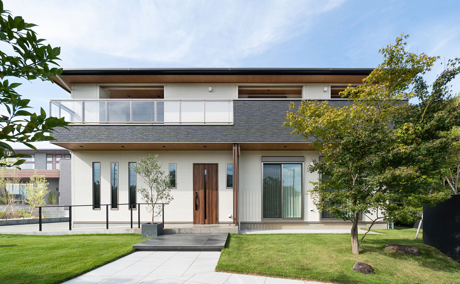 木下工務店 【2900万円台／店舗併用／収納充実／間取図】暖かい光に満ちた住居とサロン。大きなバルコニーが迎える家の建築実例画像2