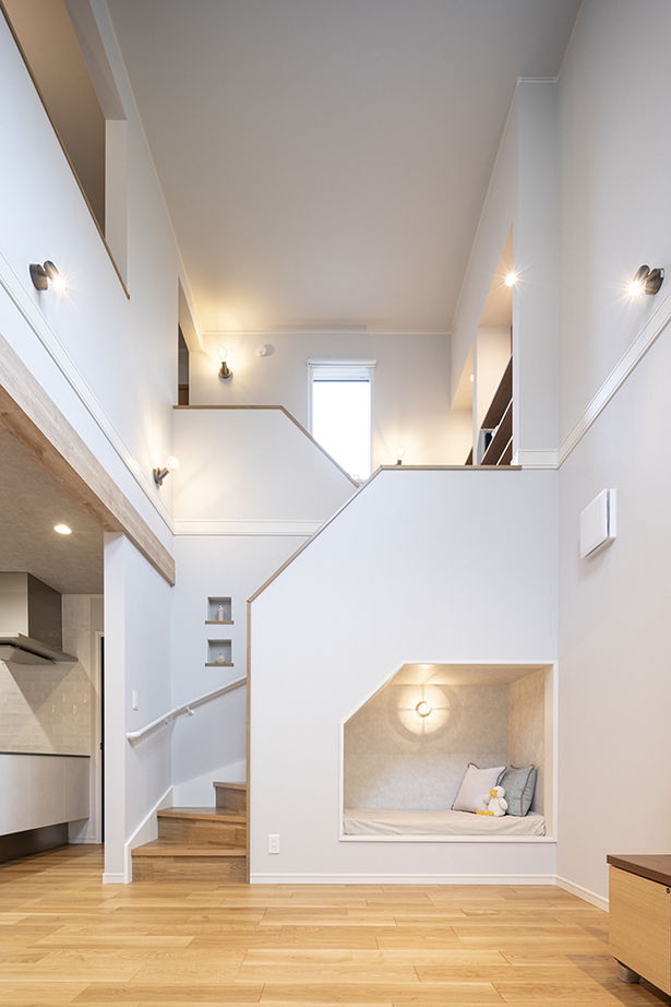 木下工務店 【2100万円台／吹抜／動線／間取図有】光に包まれる大空間とヌックの心地よさが、やさしく時間を紡ぐ家の建築実例画像4