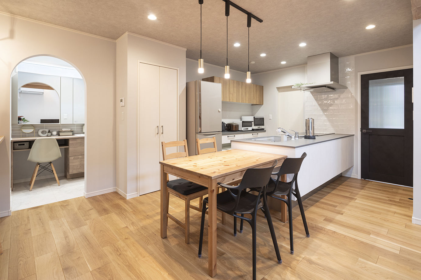 木下工務店 【2100万円台／吹抜／動線／間取図有】光に包まれる大空間とヌックの心地よさが、やさしく時間を紡ぐ家の建築実例画像5